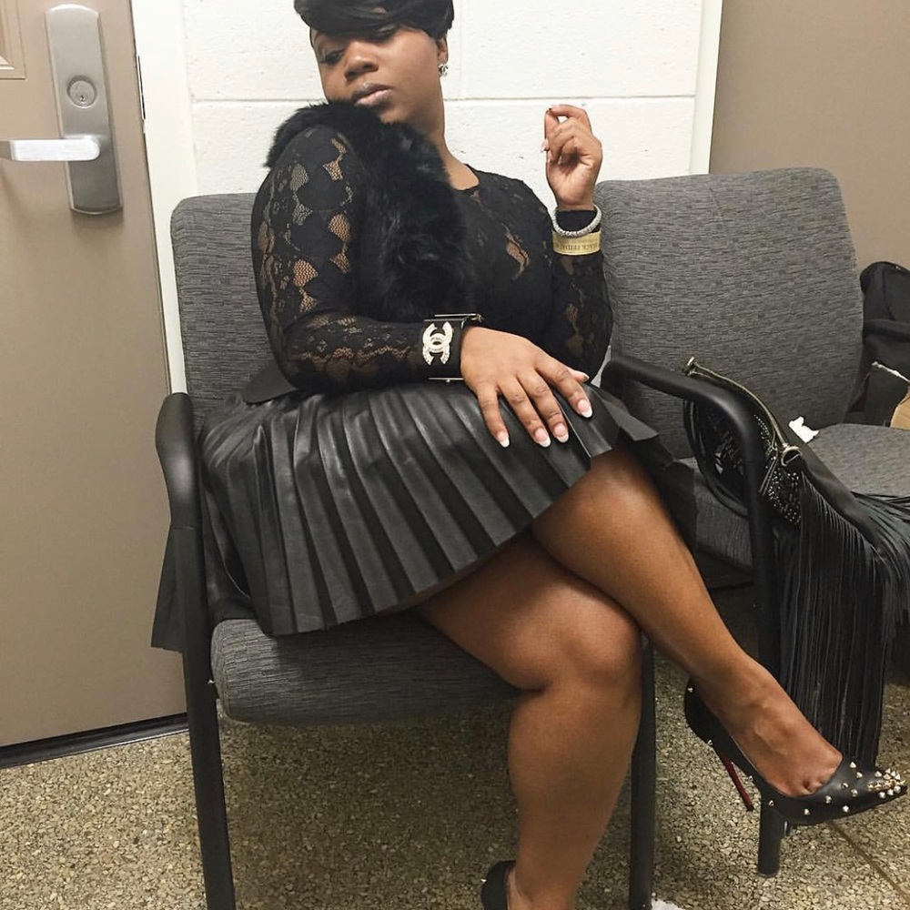 Pleated Faux Leather Skirt (Black or Burgundy) - Picture 4 of 6